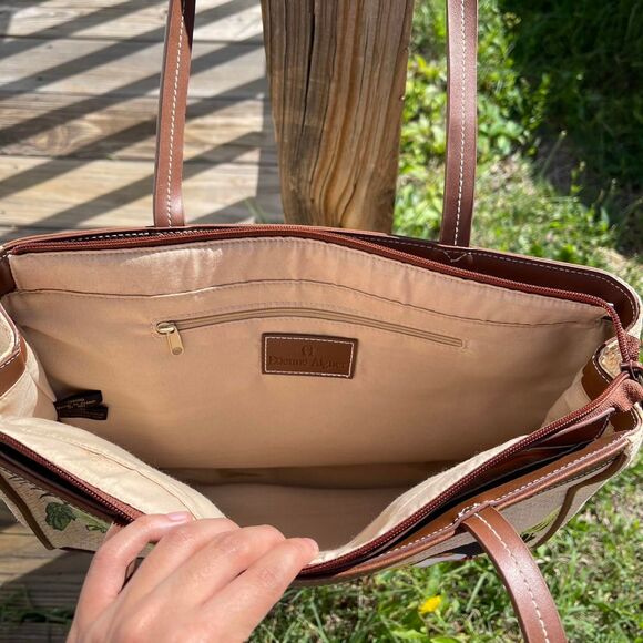 VINTAGE ETIENNE AIGNER TROPICAL TOUCAN EMBROIDERED TOTE - Picture 2 of 6